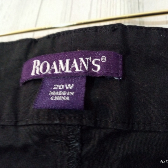 Roamans Women's Black Cargo Shorts Sz 20W - Picture 3 of 3